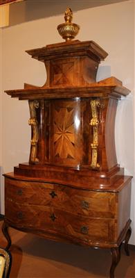 Monumentale tabernakelförm. Aufsatzkommode im Barockstil, - Möbel, Teppiche und dekorative Kunst