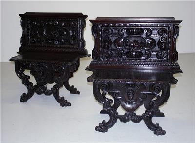 Paar kleine Sitzbänke im Renaissance Stil, - Möbel und Teppiche