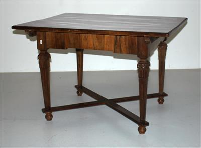 Provinzieller josefinischklassizistischer Tisch, - Möbel und Teppiche
