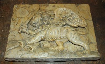 Kl. Marmorrelief den venezianischen Löwen darstellend, - Zahradní nábytek a ozdoby