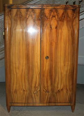 Halbhoher Biedermeier-Schrank, - Furniture and Decorative Art