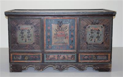 Bäuerliche Truhe, - Furniture and Decorative Art