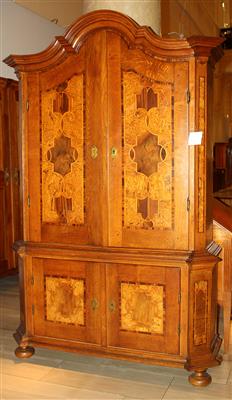 Kleiner zierlicher Barockaufsatzschrank, - Mobili e arti decorative