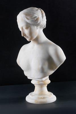 Skulptur "Büste einer jungen Frau mit entblösten Brüsten", - Nábytek