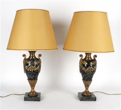 Paar Tischlampen i. klassizist. Stil, - Furniture and Decorative Art