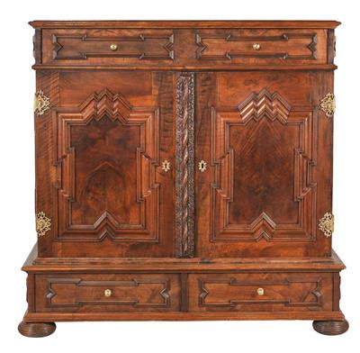 Halbhoher Schrank, - Furniture and Decorative Art