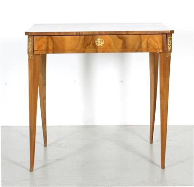 Rechteckiger Tisch, - Möbel und dekorative Kunst
