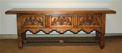 Niederer Wand- bzw. Konsoltisch in spanischer Stilart, - Furniture and Decorative Art