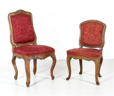 Zwei variierende Sessel, - Möbel und dekorative Kunst
