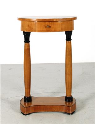 Ovales Tischchen im Biedermeier-Stil, - Furniture and Decorative Art