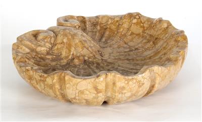 Marmorbecken in Muschelform, - Furniture and Decorative Art