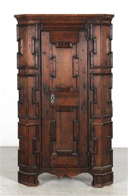 Rustikaler Eckschrank, - Furniture