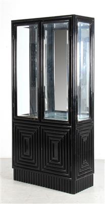 Hohe Vitrine i. d. Art d. Jugendstils, - Furniture