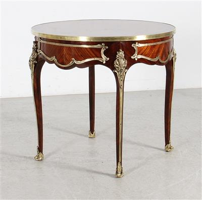 Niederer runder Tisch i. Louis XV- Stil, - Furniture