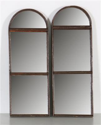 Zwei leicht variierende Spiegel, - Möbel