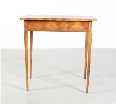 Rechteckiger Biedermeier Beistelltisch, - Furniture