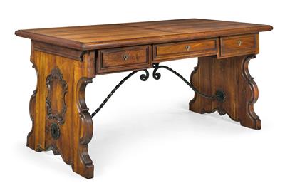 Schreibtisch im spanischen Renaissancestil, - Furniture
