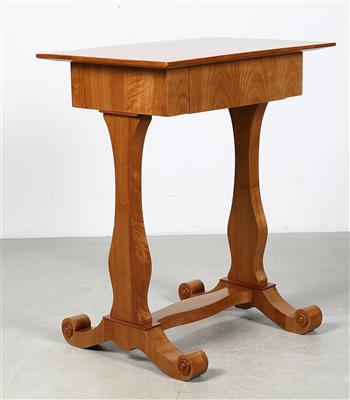 Nähtisch im Biedermeier-Stil, - Furniture