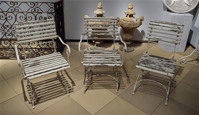 Paar Gartenarmsessel und ein Sessel, - Garden Furniture and Decorations