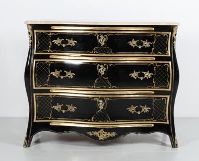 Kommode in modifizierter Louis XV Stilform, - Möbel