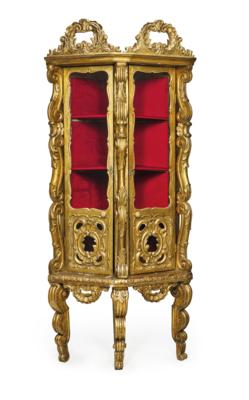 Eckvitrine im Barockstil, - Möbel