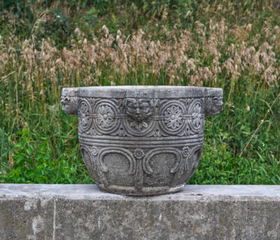 Großer Mörser im romanischen Stil, - Garden Furniture & Decorations