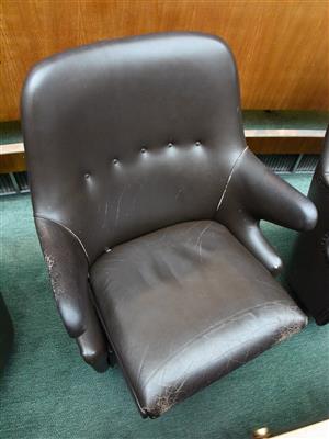 Drehsessel aus dem Nationalrats-Sitzungssaal, - A piece of democratic history - Parliament furniture