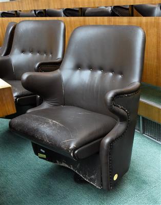 Drehsessel aus dem Nationalrats-Sitzungssaal, - A piece of democratic history - Parliament furniture