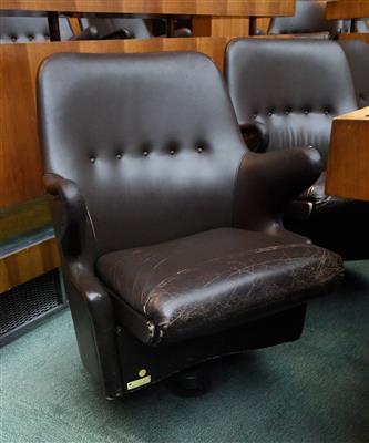 Drehsessel aus dem Nationalrats-Sitzungssaal, - A piece of democratic history - Parliament furniture