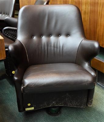 Drehsessel aus dem Nationalrats-Sitzungssaal, - A piece of democratic history - Parliament furniture