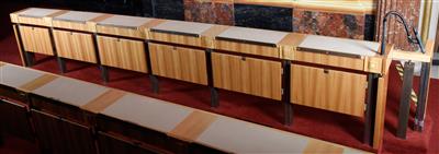 Pult aus dem Bundesrats-Sitzungssaal, - Ein Stück Demokratiegeschichte - Mobiliar des Parlaments