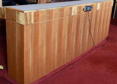 Regierungsbank, Pult aus dem Bundesrats-Sitzungssaal, - A piece of democratic history - Parliament furniture