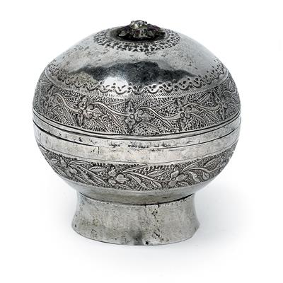 Lidded box, - Majetek aristokratického p?vodu a p?edm?ty  d?ležitých proveniencí