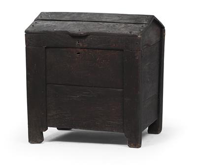 Rare late Gothic gabled chest, - Di provenienza aristocratica