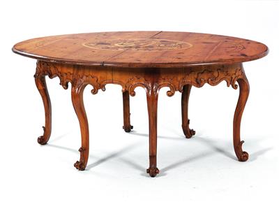 An oval, provincial Baroque table, - Mobili rustici