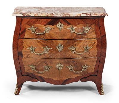 Small chest of drawers, - Furniture and decorative art