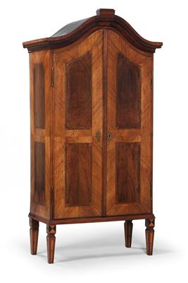 Charming Neo-Classical cabinet, - Furniture and decorative art