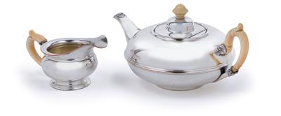 1 teapot, 1 pouring jug, - Di provenienza aristocratica