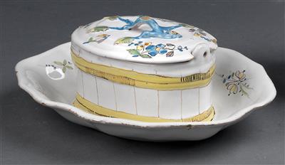 Butter dish with fixed base, - Di provenienza aristocratica