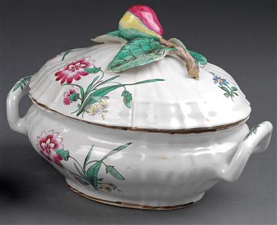 Lidded dish, - Di provenienza aristocratica