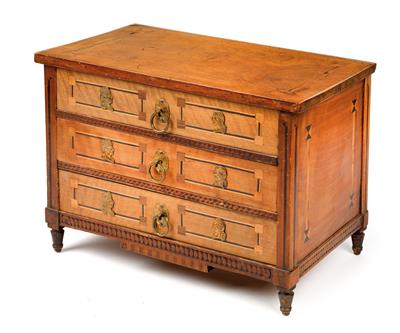 Neo-Classical model chest of drawers, - Furniture