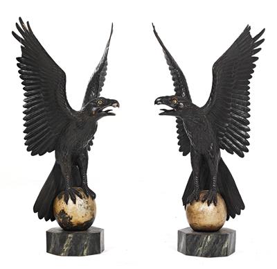 Pair of large sculptures of eagles, - Furniture