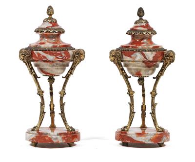 Pair of small filigree decorative vases, - Furniture