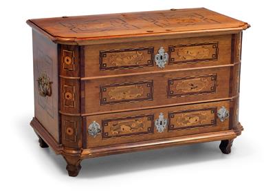 Provincial Neo-Classical coffer with drawer, - Rustikální nábytek