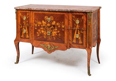 French chest of drawers, - Mobili