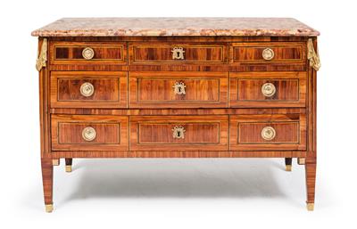 French chest of drawers, - Nábytek, koberce