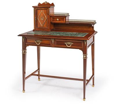 Neo-Classical revival lady’s desk, - Nábytek, koberce