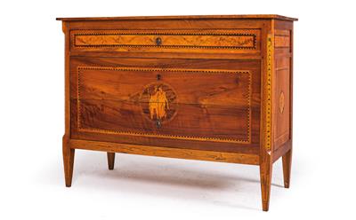 Italian chest of drawers in the style of Maggiolini, - Nábytek, koberce