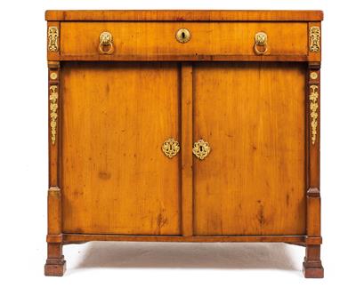 Neo-Classical pier cabinet, - Nábytek, koberce