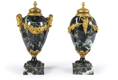 Pair of decorative vases, - Nábytek, koberce